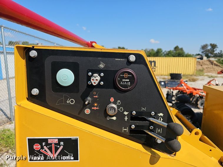 image for item NX9228 2019 Vermeer BC900XL wood chipper