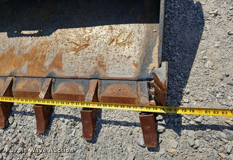 image for item NX9231 AP-HD74LLT skid steer bucket 