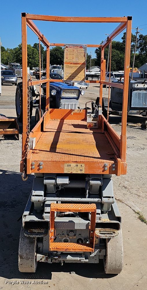 image for item NX9358 2000 Skyjack  SJIII 3220 scissor lift