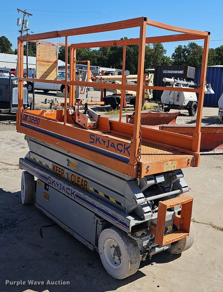 image for item NX9358 2000 Skyjack  SJIII 3220 scissor lift