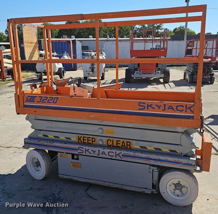 image for item NX9358 2000 Skyjack  SJIII 3220 scissor lift