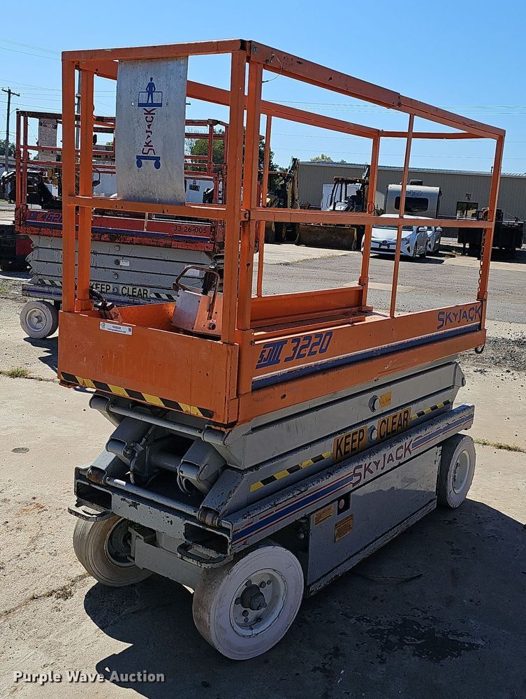 image for item NX9358 2000 Skyjack  SJIII 3220 scissor lift
