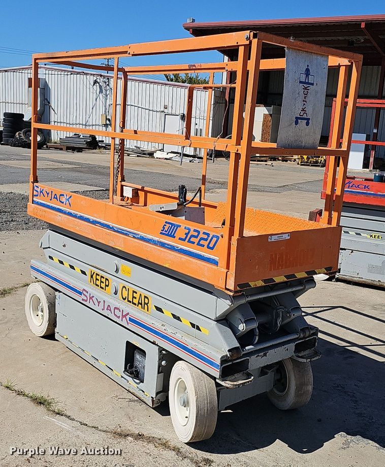 image for item NX9358 2000 Skyjack  SJIII 3220 scissor lift
