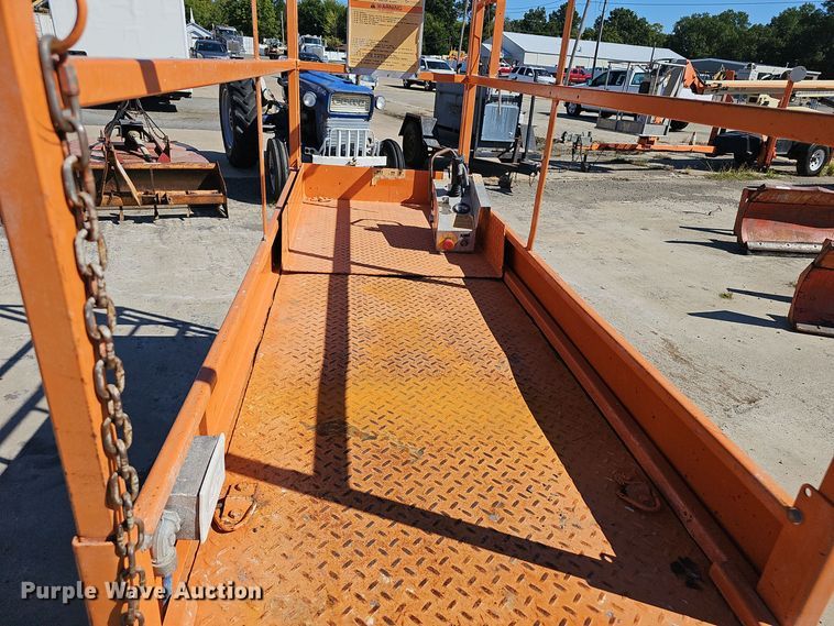 image for item NX9358 2000 Skyjack  SJIII 3220 scissor lift