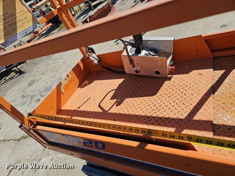 image for item NX9358 2000 Skyjack  SJIII 3220 scissor lift