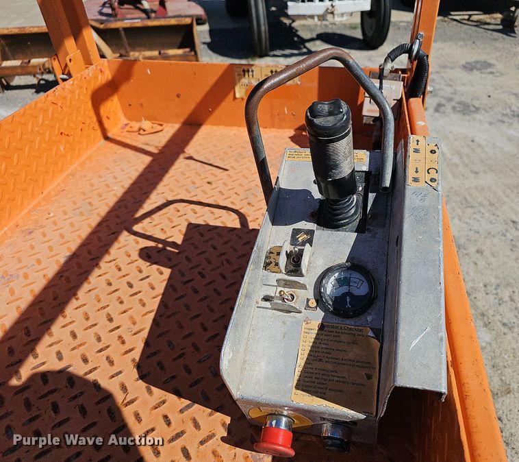 image for item NX9358 2000 Skyjack  SJIII 3220 scissor lift