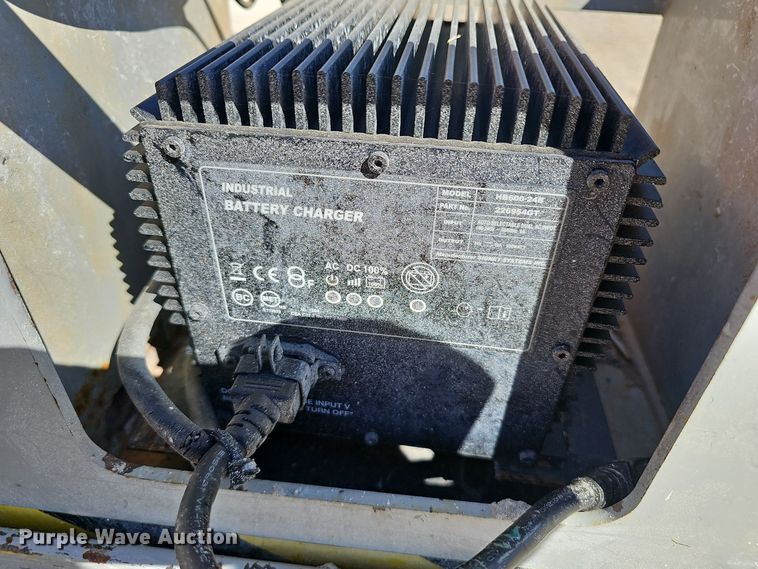 image for item NX9358 2000 Skyjack  SJIII 3220 scissor lift