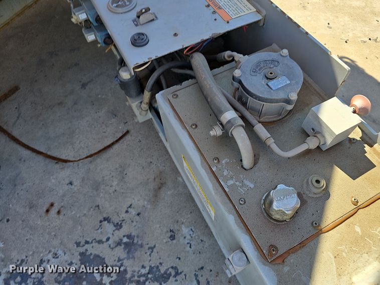 image for item NX9358 2000 Skyjack  SJIII 3220 scissor lift