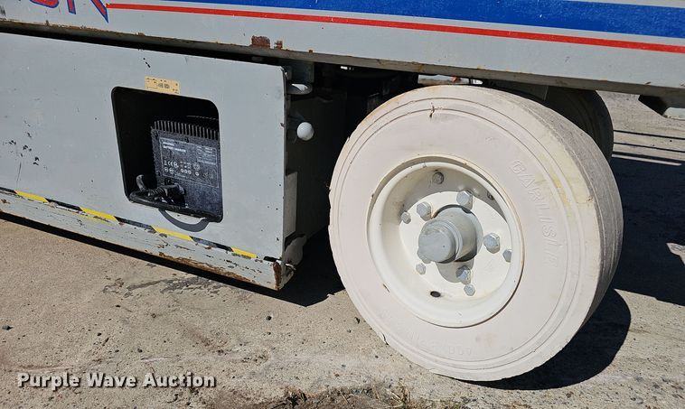 image for item NX9358 2000 Skyjack  SJIII 3220 scissor lift