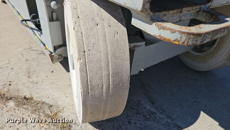 image for item NX9358 2000 Skyjack  SJIII 3220 scissor lift