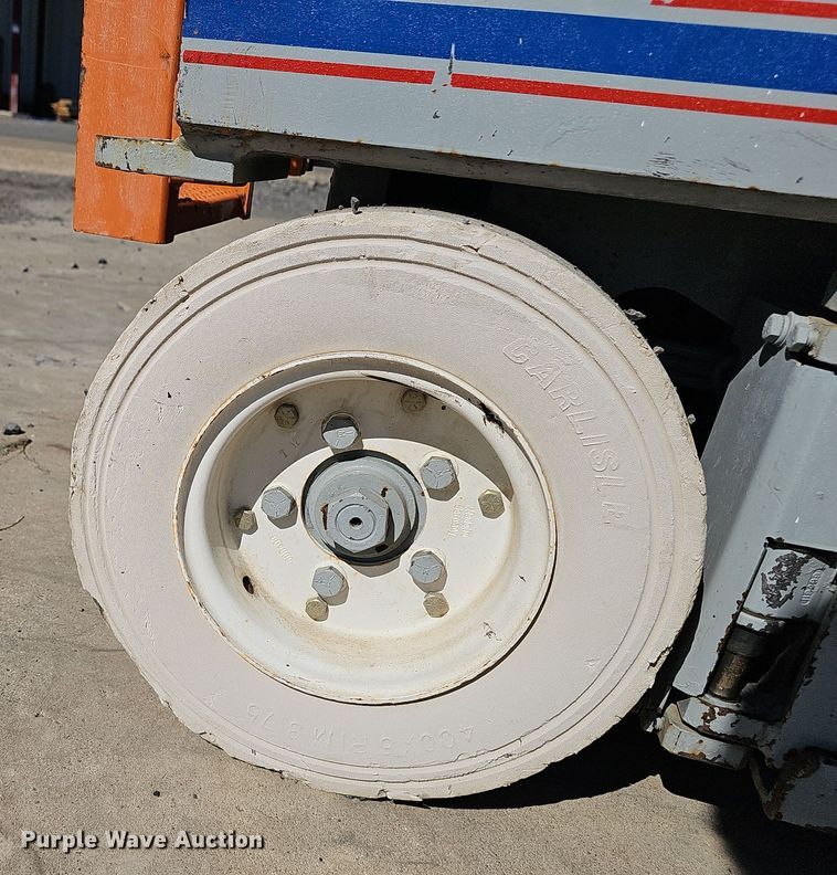 image for item NX9358 2000 Skyjack  SJIII 3220 scissor lift