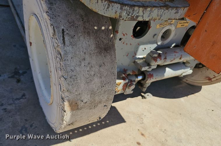 image for item NX9358 2000 Skyjack  SJIII 3220 scissor lift