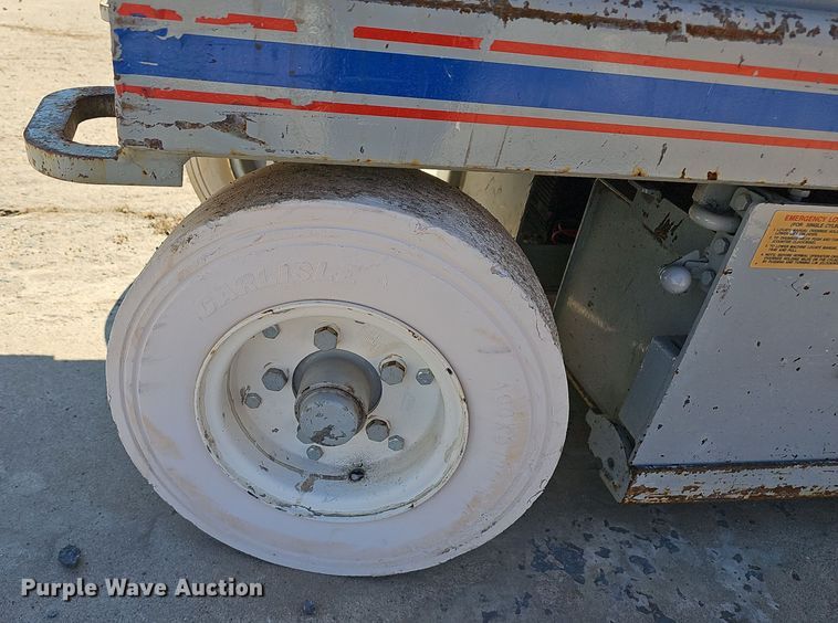 image for item NX9358 2000 Skyjack  SJIII 3220 scissor lift