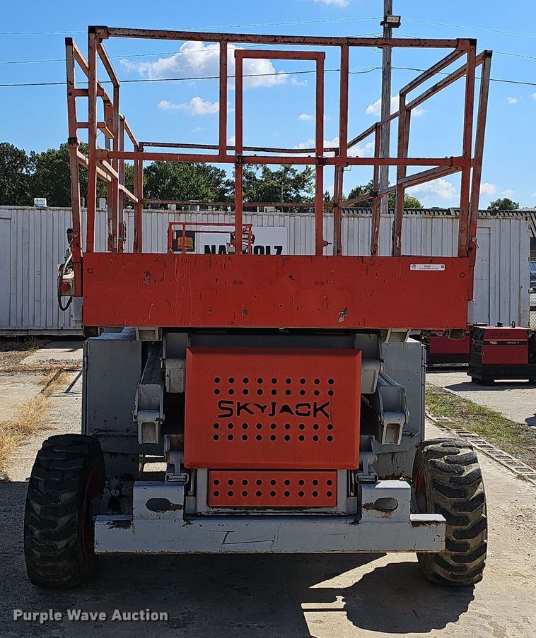 image for item NX9371 1999 Skyjack 8831 scissor lift