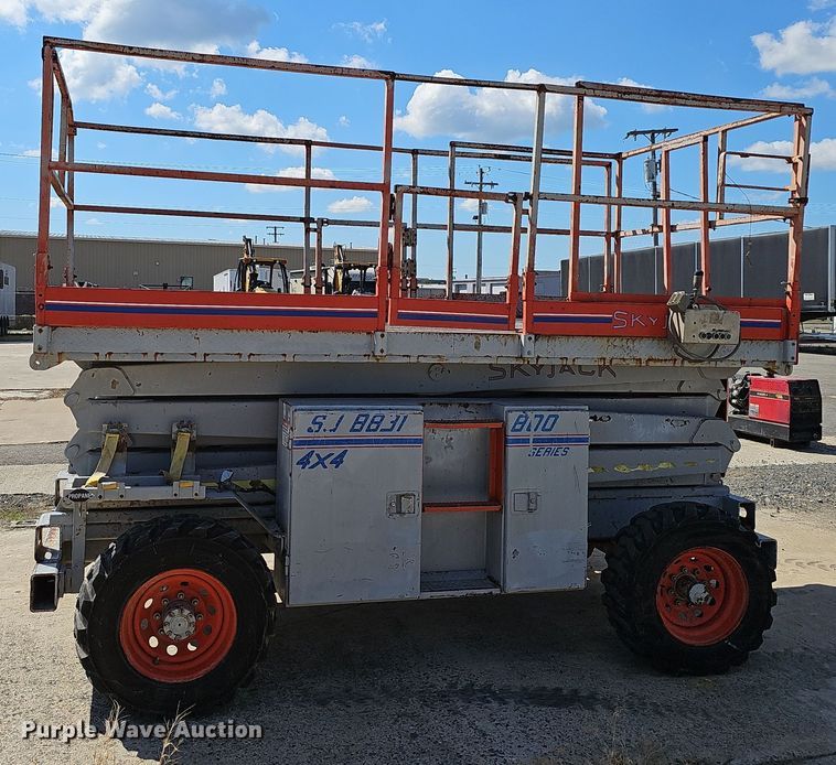 image for item NX9371 1999 Skyjack 8831 scissor lift