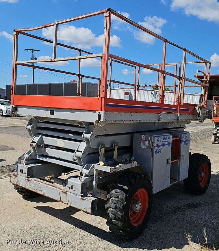 image for item NX9371 1999 Skyjack 8831 scissor lift