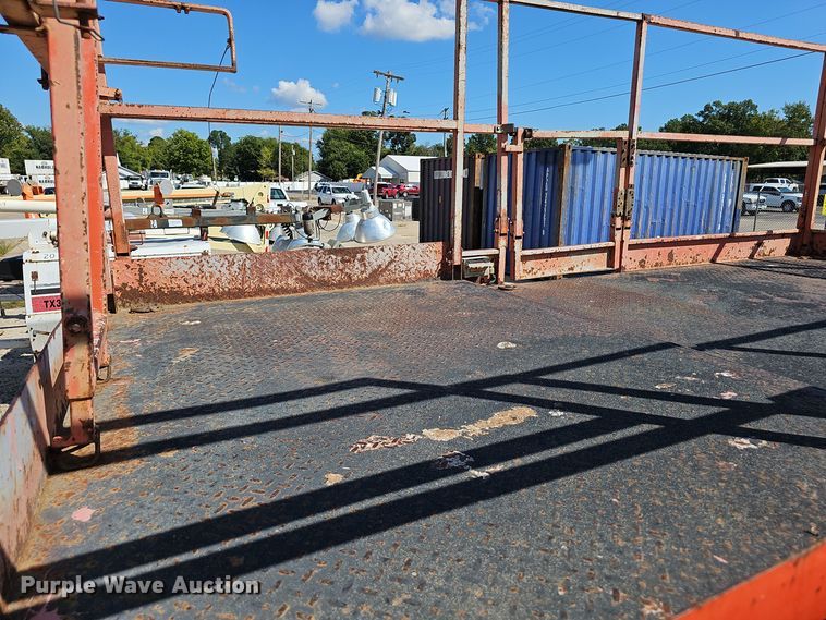 image for item NX9371 1999 Skyjack 8831 scissor lift