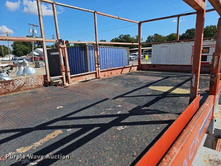 image for item NX9371 1999 Skyjack 8831 scissor lift