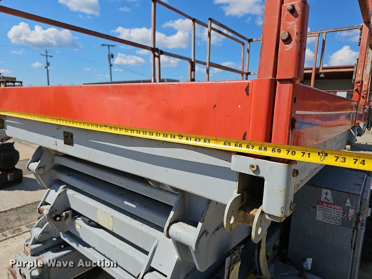 image for item NX9371 1999 Skyjack 8831 scissor lift