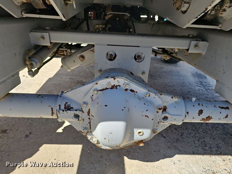 image for item NX9371 1999 Skyjack 8831 scissor lift