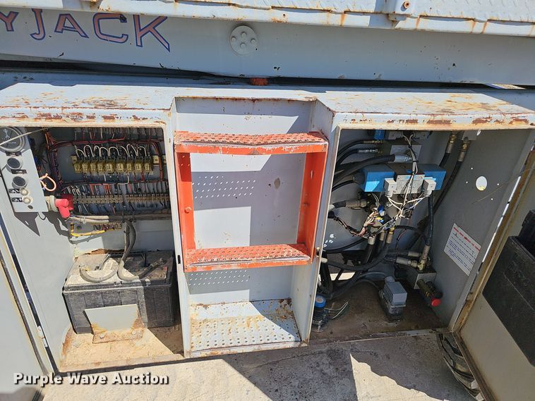 image for item NX9371 1999 Skyjack 8831 scissor lift