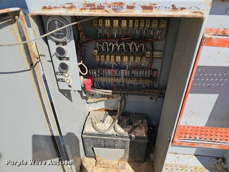 image for item NX9371 1999 Skyjack 8831 scissor lift