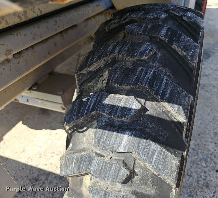 image for item NX9371 1999 Skyjack 8831 scissor lift