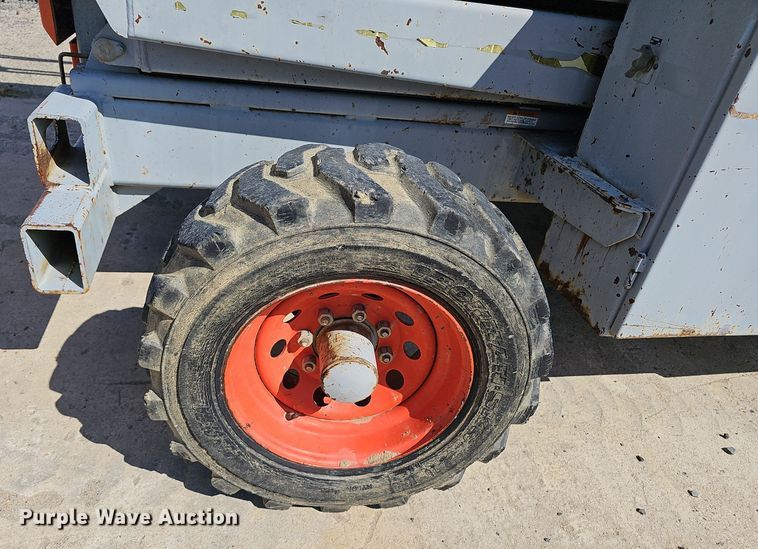 image for item NX9371 1999 Skyjack 8831 scissor lift