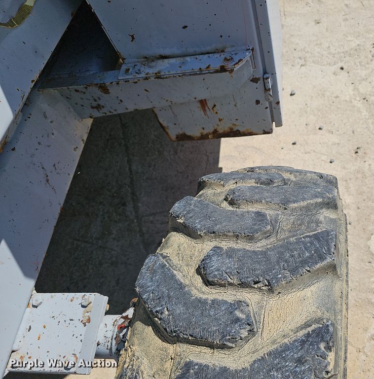 image for item NX9371 1999 Skyjack 8831 scissor lift