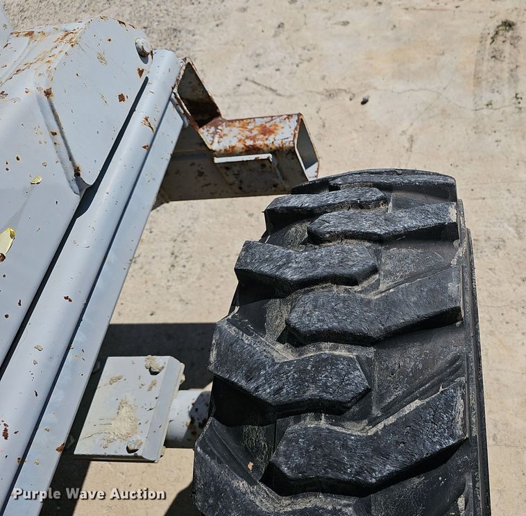 image for item NX9371 1999 Skyjack 8831 scissor lift