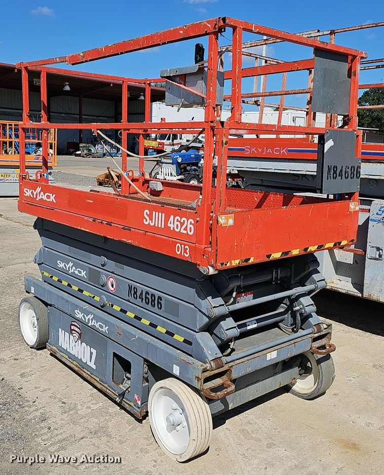 image for item NX9372 2014 Skyjack  SJIII 4626 scissor lift