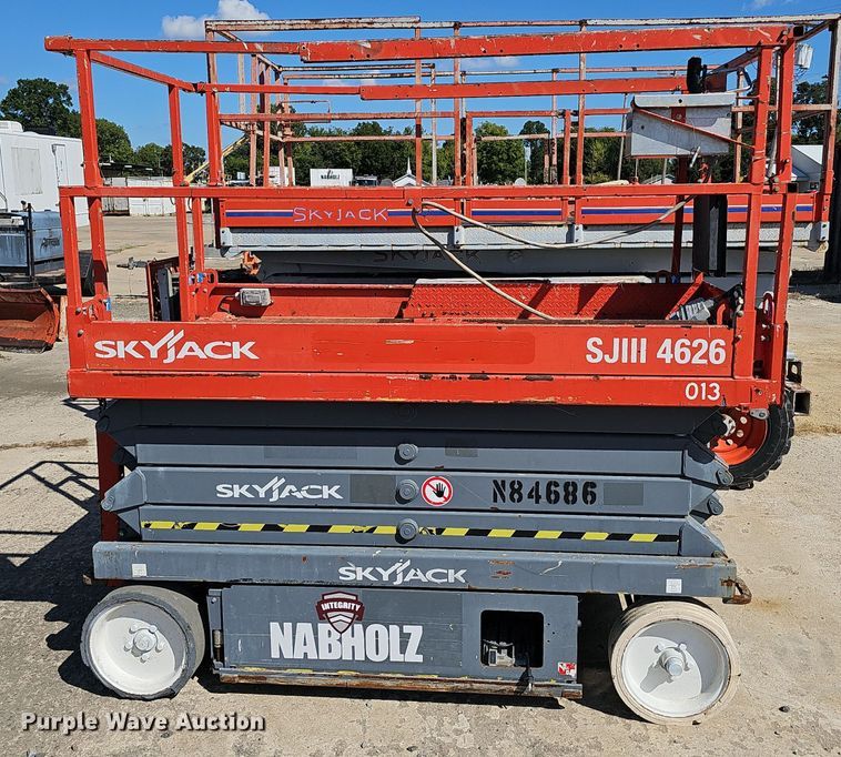 image for item NX9372 2014 Skyjack  SJIII 4626 scissor lift