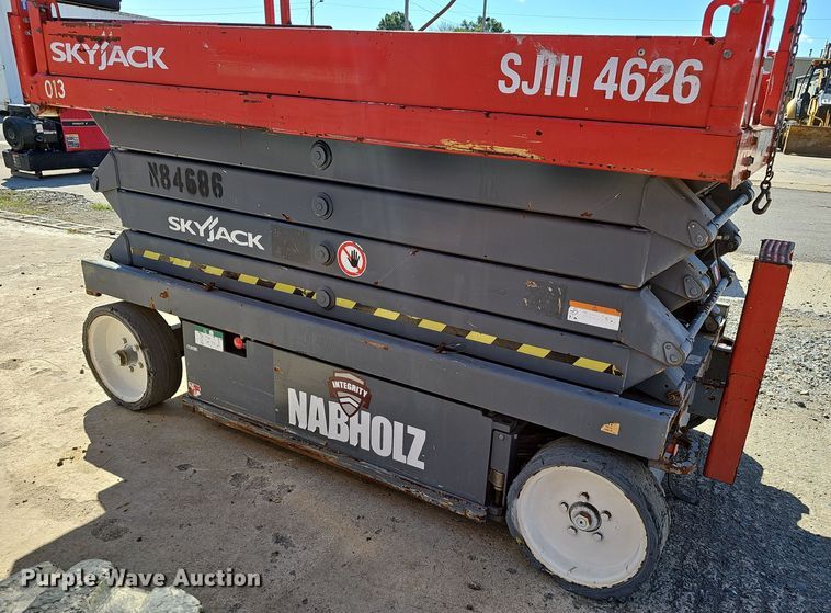 image for item NX9372 2014 Skyjack  SJIII 4626 scissor lift