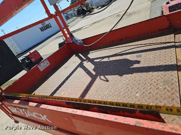 image for item NX9372 2014 Skyjack  SJIII 4626 scissor lift