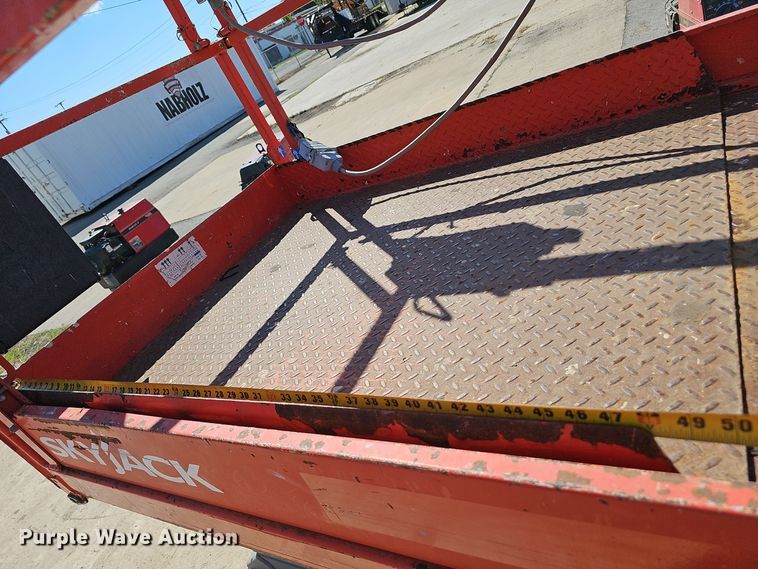 image for item NX9372 2014 Skyjack  SJIII 4626 scissor lift