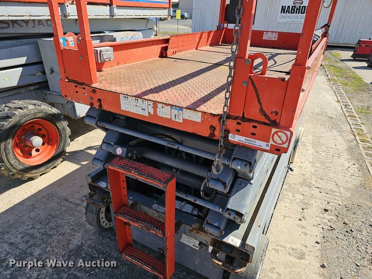 image for item NX9372 2014 Skyjack  SJIII 4626 scissor lift