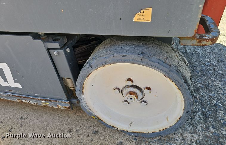 image for item NX9372 2014 Skyjack  SJIII 4626 scissor lift