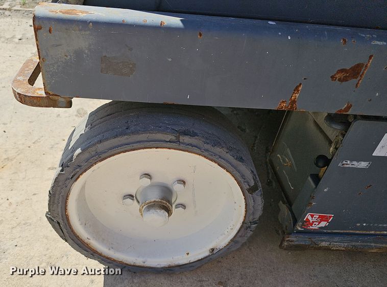 image for item NX9372 2014 Skyjack  SJIII 4626 scissor lift