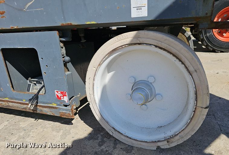 image for item NX9372 2014 Skyjack  SJIII 4626 scissor lift