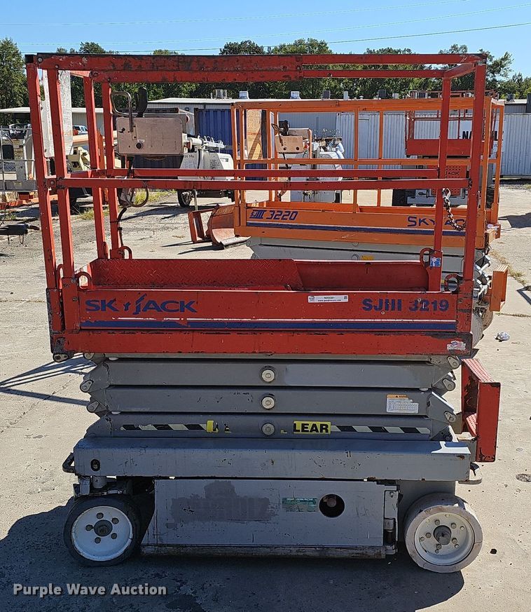 image for item NX9381 2007 Skyjack  SJIII 3219 scissor lift