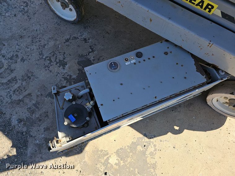 image for item NX9381 2007 Skyjack  SJIII 3219 scissor lift