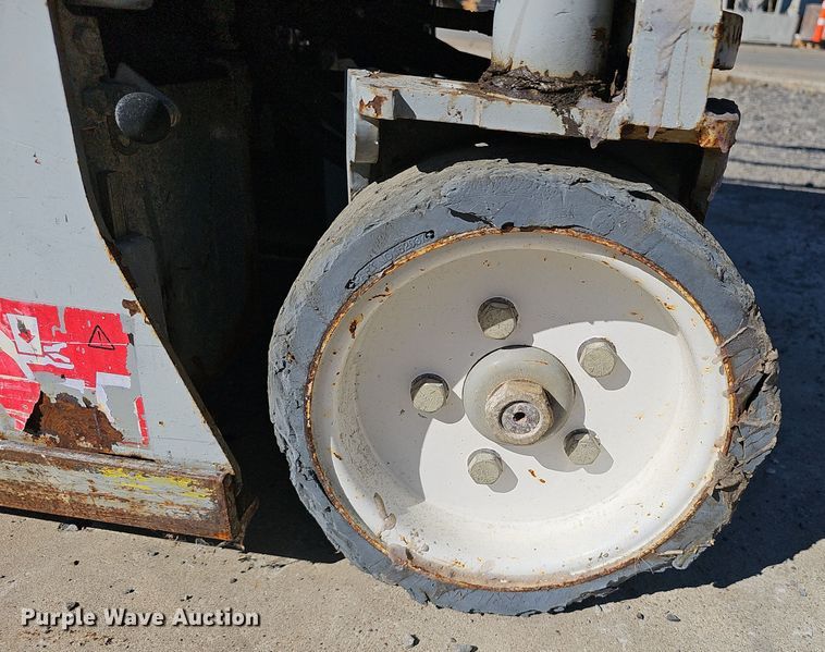 image for item NX9381 2007 Skyjack  SJIII 3219 scissor lift