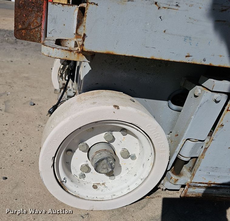 image for item NX9381 2007 Skyjack  SJIII 3219 scissor lift