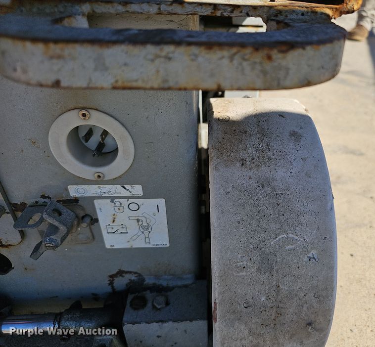 image for item NX9381 2007 Skyjack  SJIII 3219 scissor lift