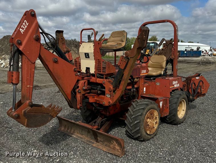 image for item OG9689 2000 Ditch Witch  3700DD trencher
