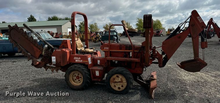 image for item OG9689 2000 Ditch Witch  3700DD trencher