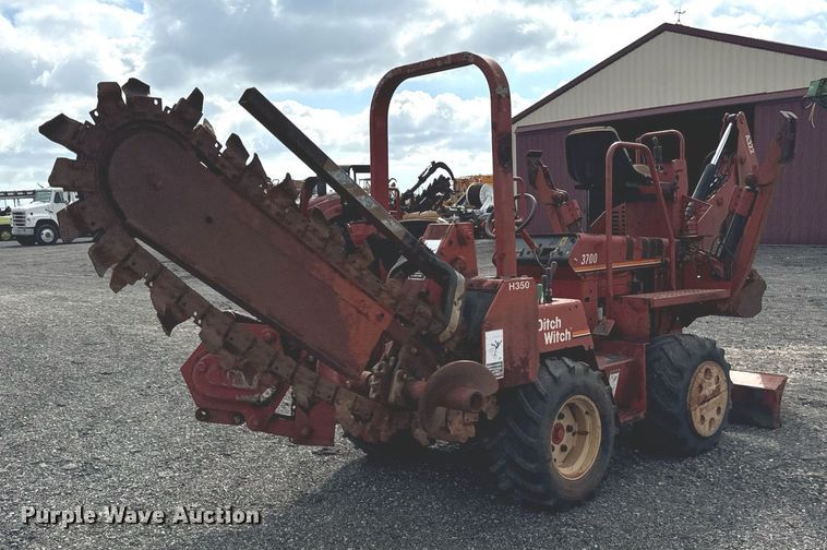 image for item OG9689 2000 Ditch Witch  3700DD trencher