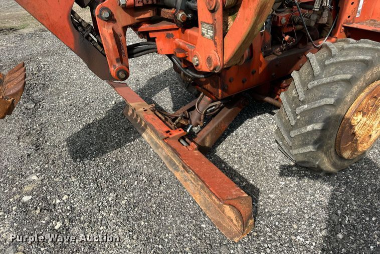 image for item OG9689 2000 Ditch Witch  3700DD trencher
