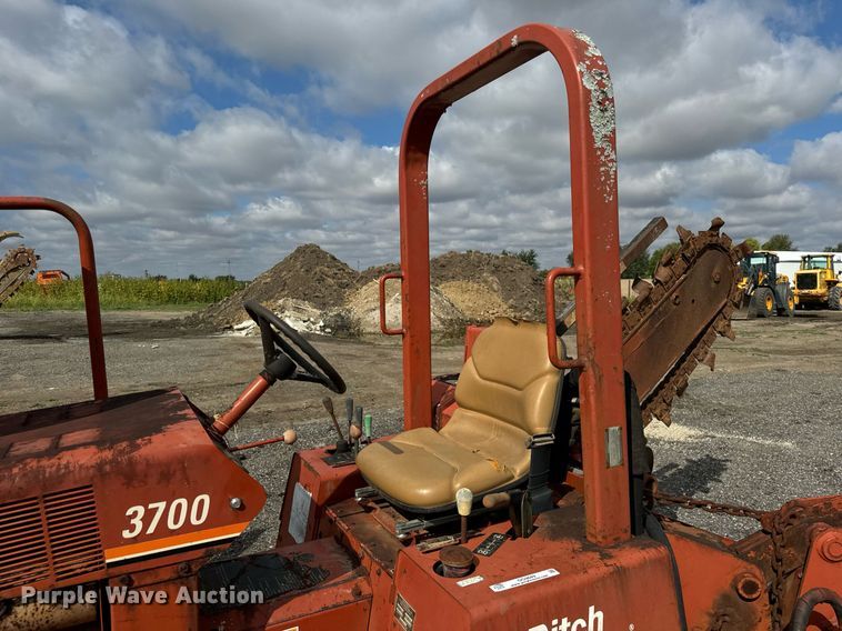 image for item OG9689 2000 Ditch Witch  3700DD trencher