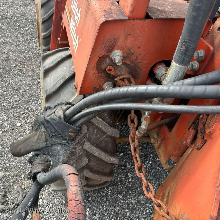 image for item OG9689 2000 Ditch Witch  3700DD trencher